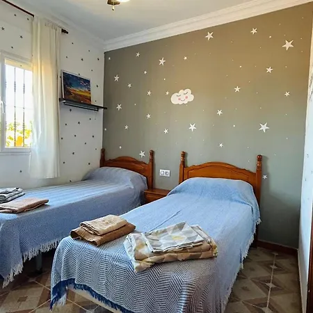 Chalet Familiar Con Piscina Privada Cerca Del Mar En Roche Viejo, - Es-180-190 *